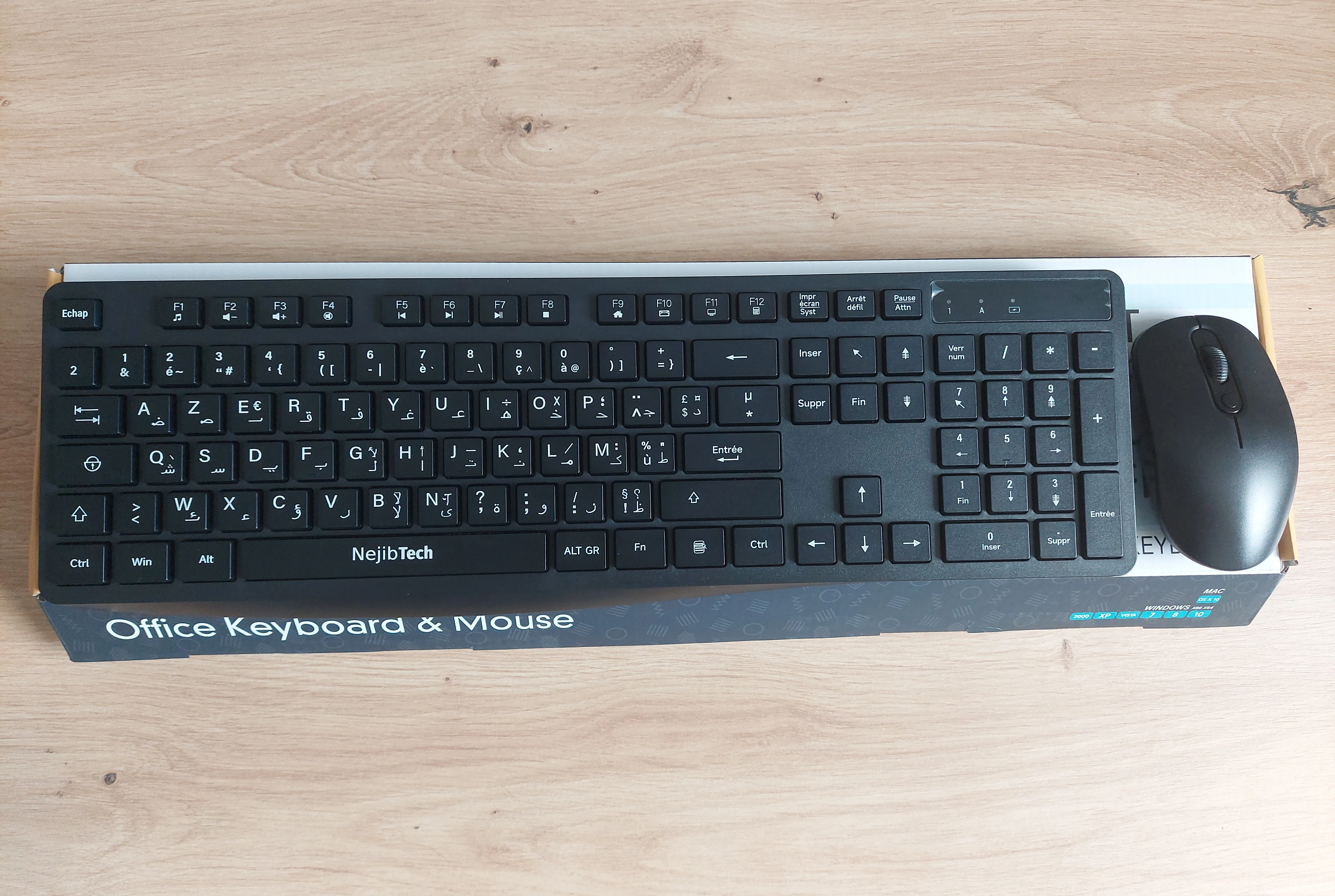 Clavier et souris dans leur boîte